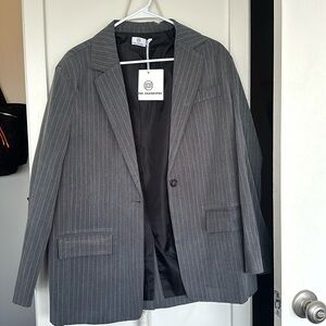TIGER MIST: NEW OVERSIZED GREY AND WHITE STRIPED BLAZER SIZE 8